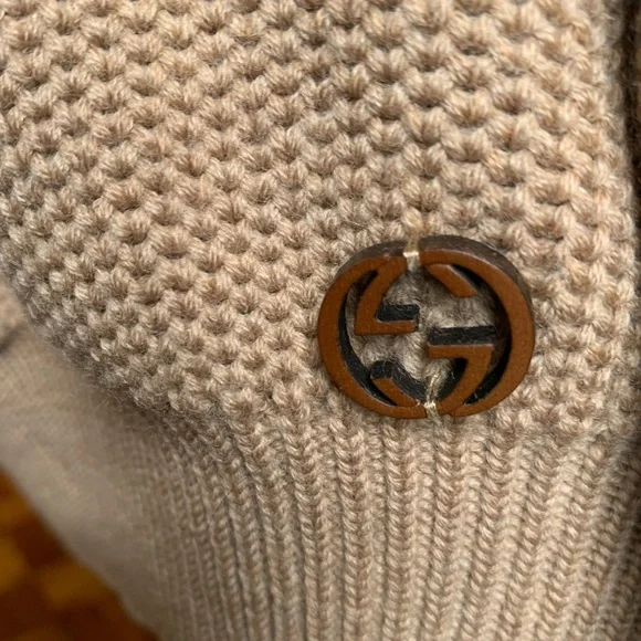 GUCCI Rear 100% Wool Sweater with wood LOGO GG on side.Hard to find. s M - Picture 4 of 16
